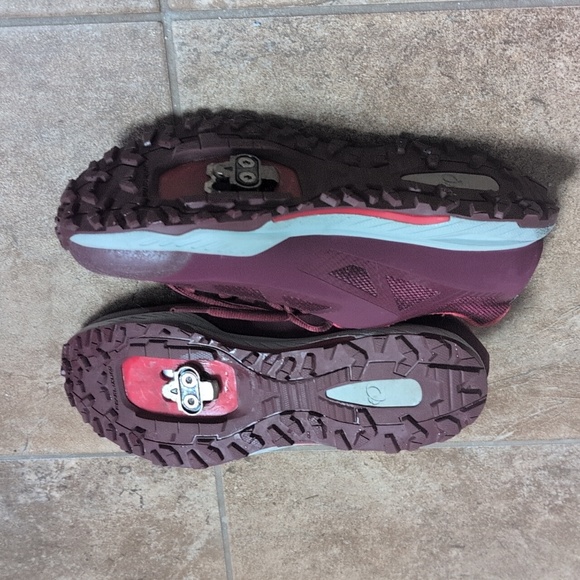 Pearl Izumi Cycling Shoes with SPD clips EUC - Picture 2 of 5